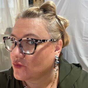 Meet your Posher, Amy